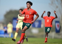 Con trai Ronaldo chuẩn bị ra mắt tại Bồ Đào Nha