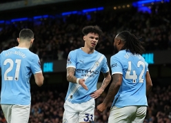 Thắng Newcastle, Man City 'phả hơi nóng' vào gáy Arsenal