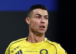 Đang chấn thương, Ronaldo nhận thêm đòn giáng từ Al Nassr