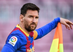 Messi giúp đội bóng mới bám sát Barca
