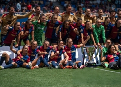 Barcelona vô địch La Liga lần thứ 7 liên tiếp