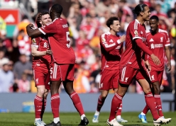 Hạ Palace, Liverpool tiến gần vé dự Champions League