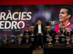 CHÍNH THỨC: Huyền thoại 3 lần vô địch C1 vừa giải nghệ, Barca lập tức trói chân “người kế bước”