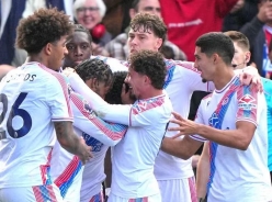 Everton đánh rơi chiến thắng, Crystal Palace ngược dòng hạ Fores