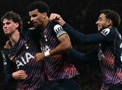 Vừa hòa MU, Tottenham cùng HLV trưởng lập tức rời nước Anh