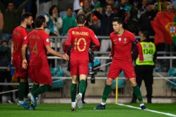 Ronaldo lập hattick, Bồ Đào Nha tiến sát vé dự EURO 2020