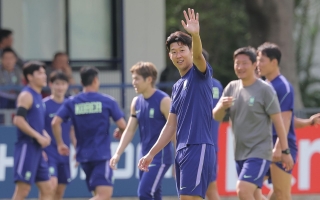 Son Heung-min lập cột mốc lịch sử, sánh ngang huyền thoại Hàn Quốc