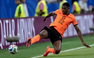 Real Madrid bị gạt sang bên, Denzel Dumfries chỉ nói một điều về tương lai