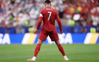 Tây Ban Nha dựng tường thép, Ronaldo vẫn chờ khoảnh khắc điên rồ