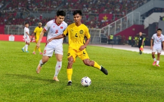 Malaysia trả giá cay đắng vì một pha chạy của Đình Bắc