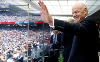 Chủ tịch FIFA bay vòng quanh Trái Đất 2,5 lần trong World Cup