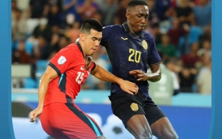 Campuchia sụp đổ phút 90+11, Singapore khởi đầu AFF Cup như mơ
