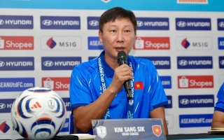 HLV Kim Sang Sik nói thẳng về cầu thủ nhập tịch của Việt Nam