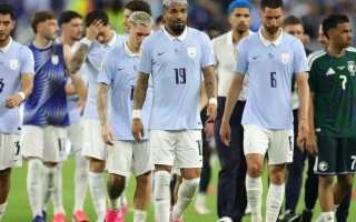 HLV Bielsa chết lặng, Uruguay không hiểu vì sao vẫn chưa thắng tại World Cup