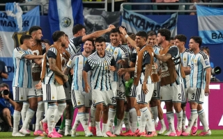 Nghi thức tâm linh bí ẩn của hai ngôi sao Argentina trước đại chiến với Anh