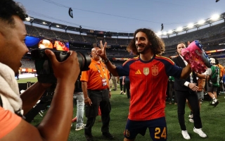 Vô địch World Cup, Cucurella lập tức bị nhắc 'trả bài' thử thách điên rồ