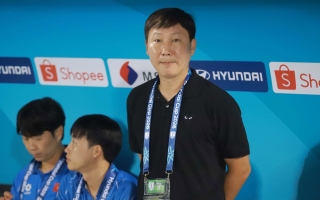 HLV Kim Sang Sik đặc biệt chỉ tên 3 cầu thủ Singapore