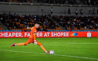Thủ môn Philippines bất ngờ giải nghệ sau khi đội nhà bị loại tại AFF Cup