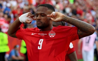 Cyle Larin: Từ người bị bỏ quên đến ngôi sao cứu cả Canada
