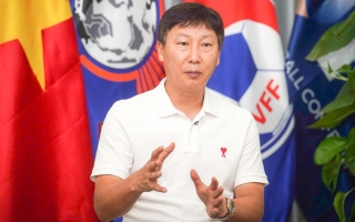 HLV Kim Sang Sik: 'Tôi mong cầu thủ được chú ý nhiều hơn tôi'