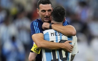 Scaloni nói một câu lạ sau ngày Messi vượt mọi huyền thoại World Cup