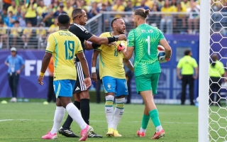 Hé lộ màn khẩu chiến giữa Neymar và thủ môn Na Uy trước quả penalty