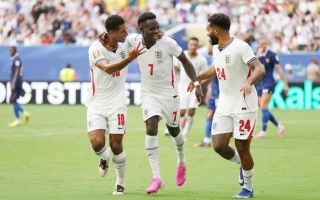Jude Bellingham được khen nghĩa hiệp khi giúp Saka hoàn tất hat-trick
