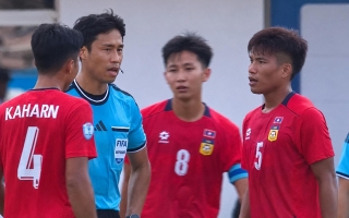 Cầu thủ Lào đi vào lịch sử AFF Cup theo cách không ai mong muốn