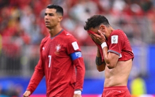 Khoảnh khắc Ronaldo gây tranh cãi dữ dội trước Bruno Fernandes