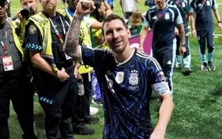 Hé lộ cầu thủ tuyển Anh nhận áo đấu của Messi sau bán kết World Cup 2026