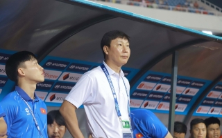 HLV Kim Sang Sik đứng trước cột mốc lịch sử hiếm có tại AFF Cup