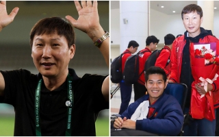 Báo Hàn hết lời ca ngợi cử chỉ gây sốt của HLV Kim Sang Sik