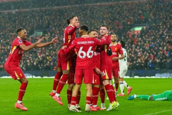 Trực tiếp Liverpool 2-0 Accrington: Đôi công hấp dẫn