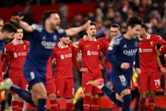 VAR gây tranh cãi ngày PSG loại Liverpool khỏi Champions League