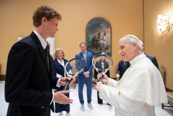 Jannik Sinner gặp gỡ Tân Giáo hoàng