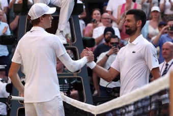 Hành động bất ngờ của Sinner sau khi 'hủy diệt' Djokovic