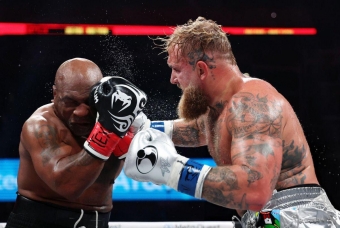 Vén màn lí do Mike Tyson cắn găng trong trận đấu với Jake Paul