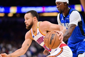 'Bếp trưởng' Curry ghi 56 điểm vào rổ Orlando Magic, chính thức vượt mặt huyền thoại NBA