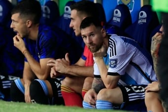 Ngôi sao Brazil chỉ trích Messi: 'Đồ hèn nhát'