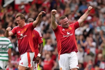 Rooney tự chế giễu mình sau khi ghi bàn cho MU