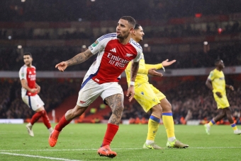 Gabriel Jesus lập hat-trick, Arsenal nhọc nhằn tiến vào bán kết Carabao Cup