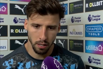 Ruben Dias đổ lỗi mặt cỏ khiến Manchester City bị cầm hòa