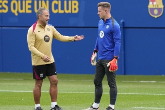 HLV Hansi Flick họp gấp với đội trưởng Barca