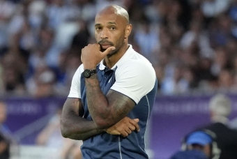 Henry lo Arsenal mãi chưa có danh hiệu lớn