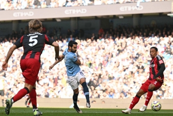 Thắng nghẹt thở Fulham, Man City bám sát ngôi đầu của Liverpool