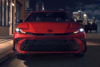 Toyota Camry Nightshade 2025 lộ diện: Bản nâng cấp thể thao cho tín đồ hybrid