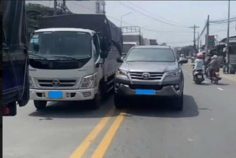 Xe tải vượt làn đâm người đi bộ ở Mê Linh: Người đi bộ cũng phải tuân thủ quy định