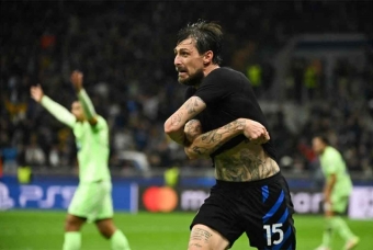 Francesco Acerbi: 37 năm cho khoảnh khắc người hùng tại C1