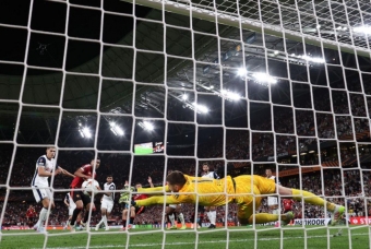 Thủ môn Tottenham lên tiếng sau hàng loạt pha cứu thua xuất thần