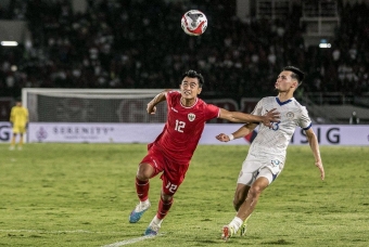 CĐV Indonesia 'sụp đổ' khi đội nhà bị loại còn Việt Nam vào bán kết